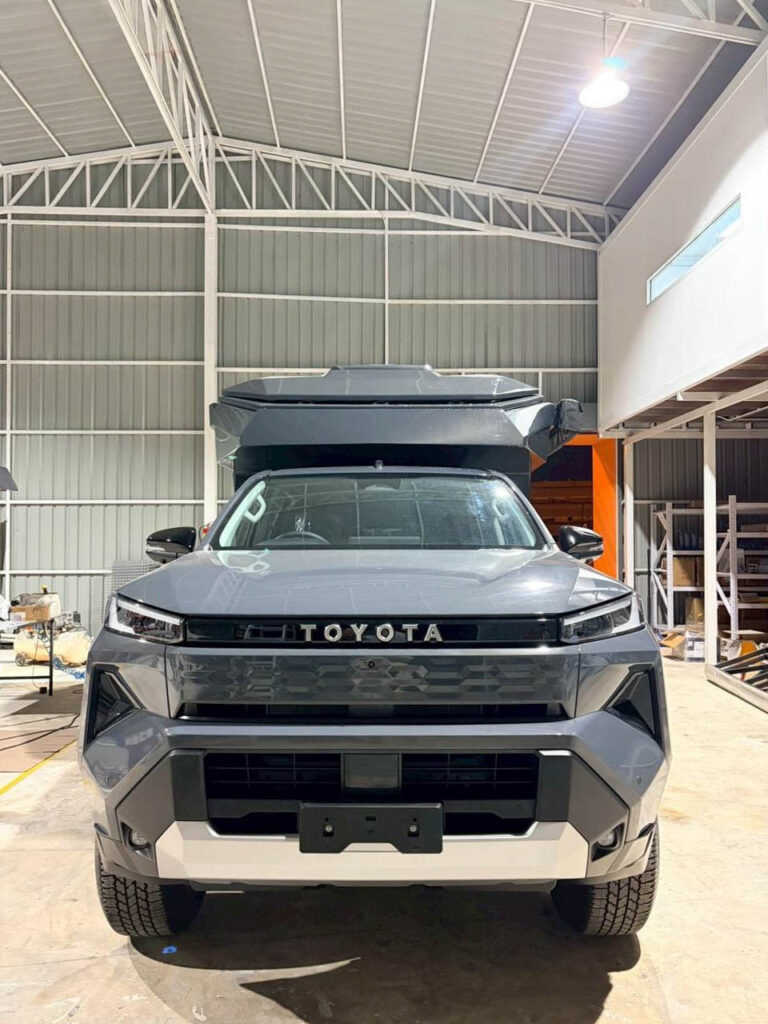  HOCA x Toyota HILUX TRAVO-e