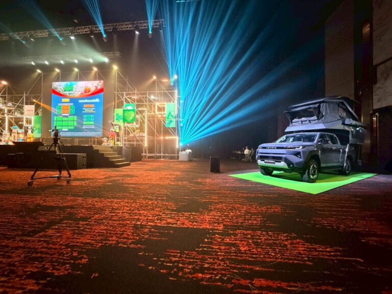  HOCA x Toyota HILUX TRAVO-e