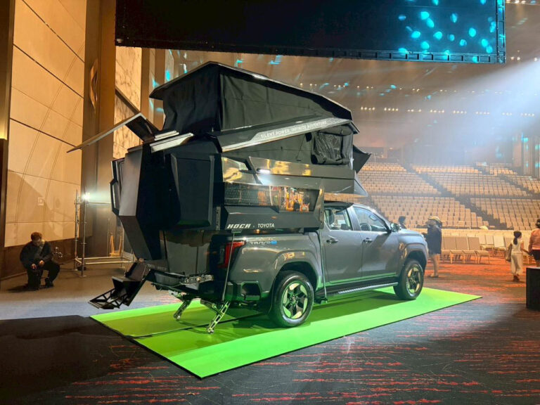  HOCA x Toyota HILUX TRAVO-e