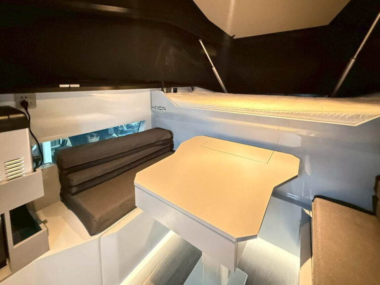  HOCA x Toyota HILUX TRAVO-e