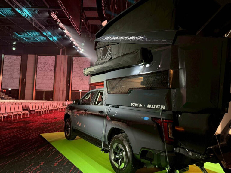  HOCA x Toyota HILUX TRAVO-e